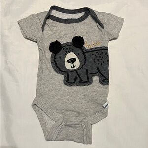 “Bundle 10/$14” Gerber newborn Gray Bear Design Bodysuit short sleeve boy
